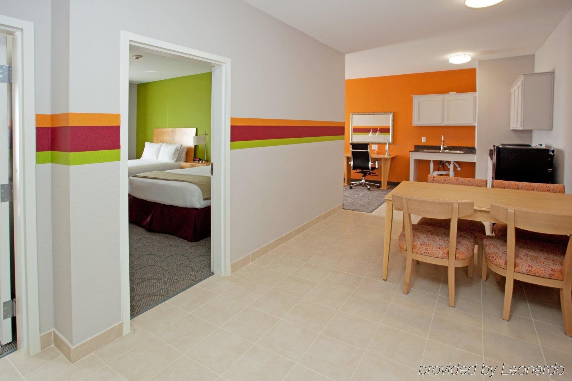 Holiday Inn Express Hotel & Suites Clute-Lake Jackson By Ihg Pokoj fotografie